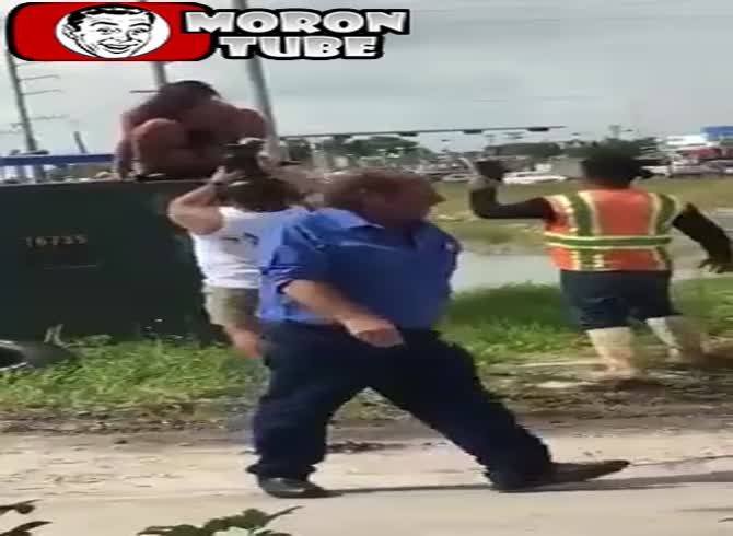 Video :WTF - She engages in outdoor masturbation in front of several strangers